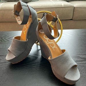 GRAY SUGAR WEDGES. Size 7.5